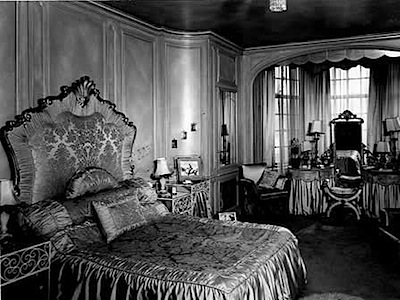 Black  White Curtains  Bedroom on An Luxurious Bedroom Suite  Decorated In The 18th Century French Style